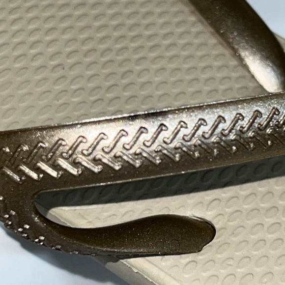 NEW Havanaias Sandals Metallic Gold Straps - T-Shape - Womens Size 11 / 41-42 - Picture 10 of 15